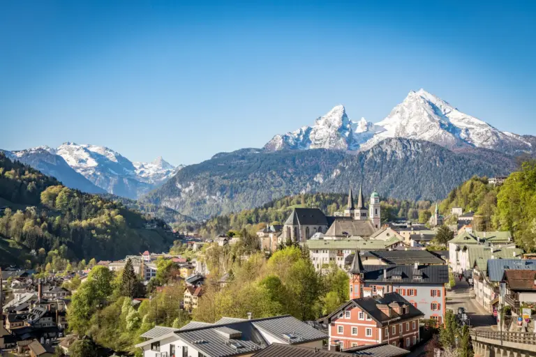 Markt Berchtesgaden mit Watzmann im Frühling