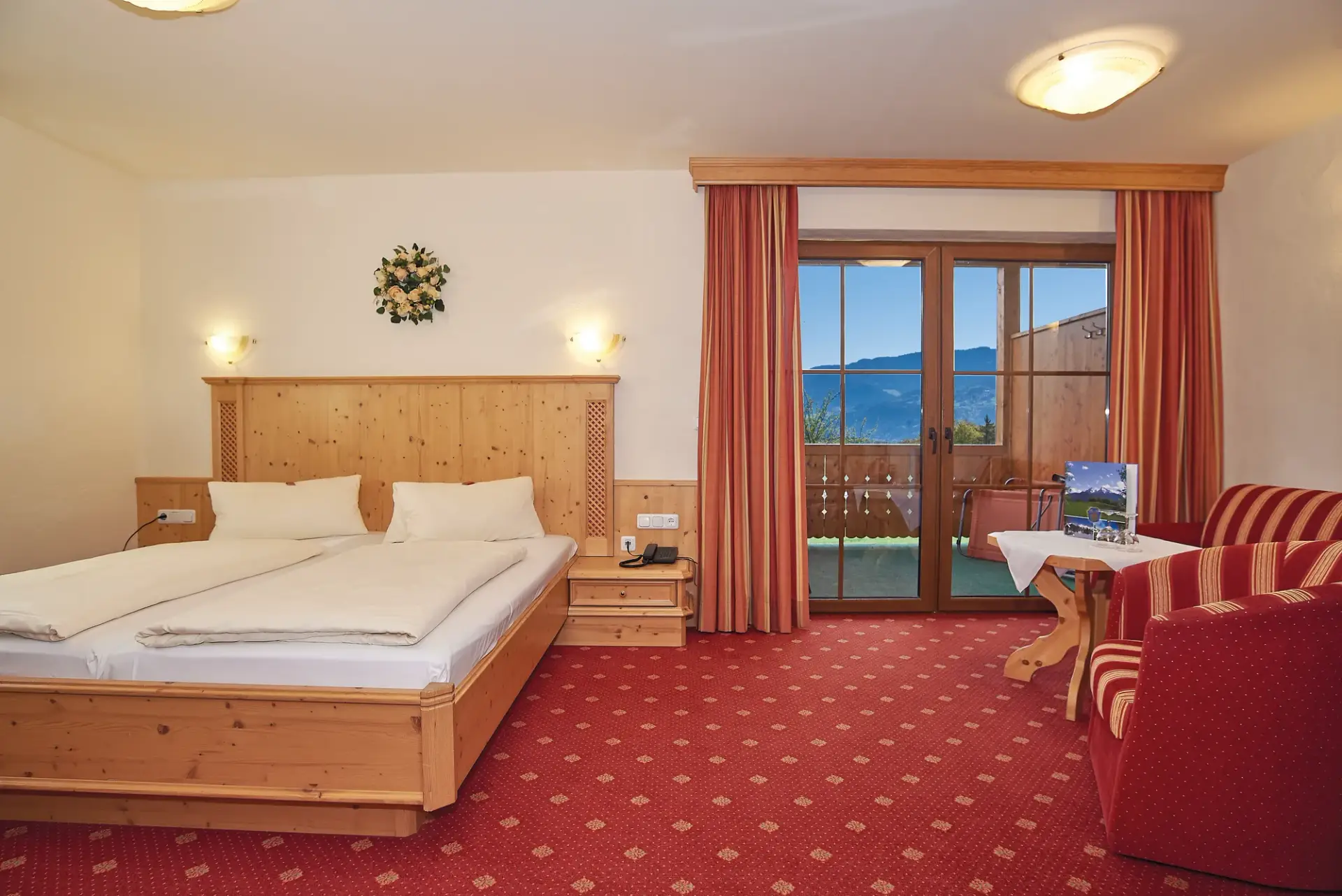 Zimmer mit Balkon und Bergblick im Alpenhotel Hundsreitlehen
