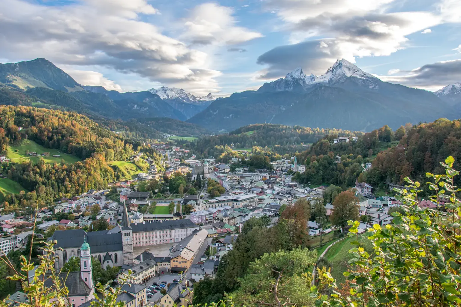 Blick vom Lockstein über Berchtesgaden zum Watzmann im Herbst
