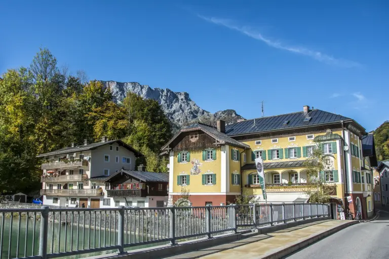 Café an der Ache in Marktschellenberg im Herbst
