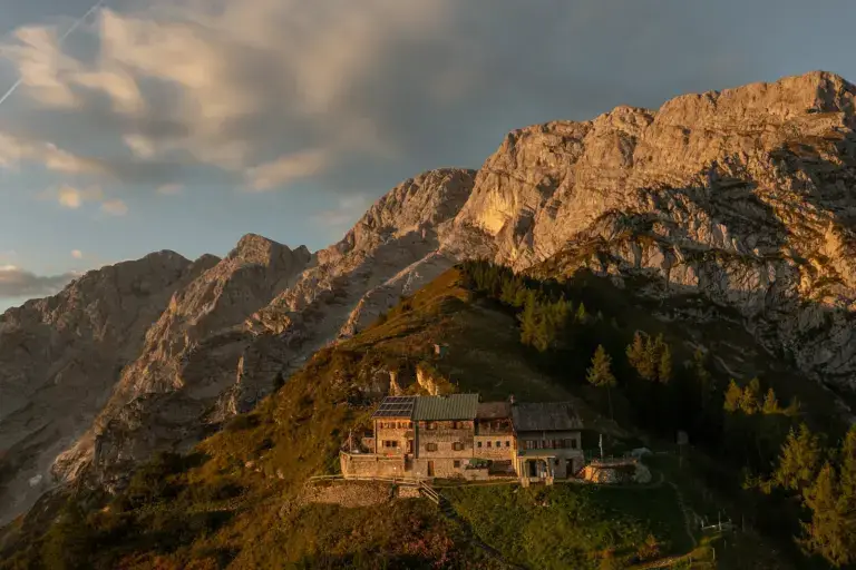 Purtschellerhaus im Abendlicht am Hohen Göll