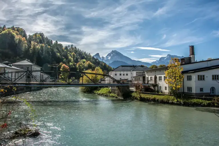 Salzbergwerk Berchtesgaden an der Ache im Herbst
